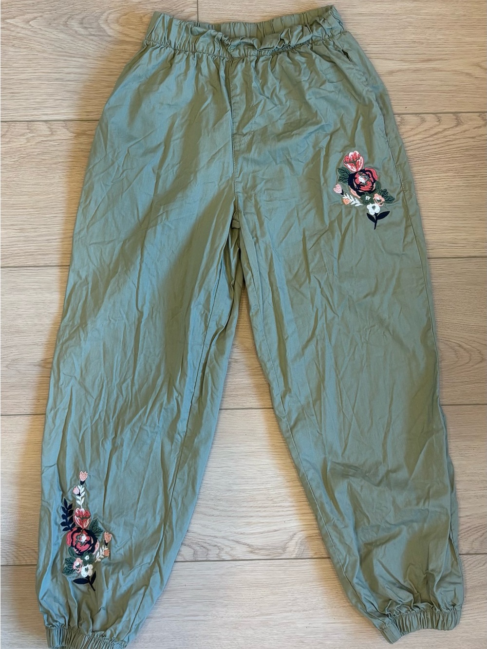 Bearpaw Girls’ 7/8 Olive Green Floral Embroidered Elastic Waist Pants